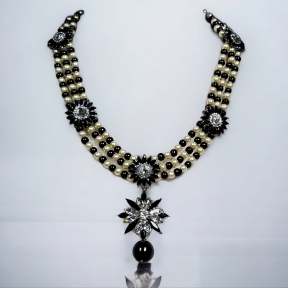 NWT Amrita Singh Faux Pearl and Austrian Crystal Statement Necklace